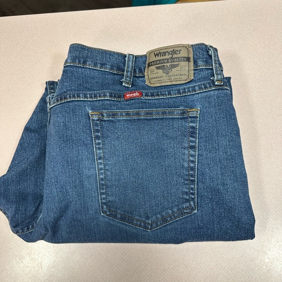 Wrangler Other - Wrangler Men's Blue Jeans size 42 W 30 L
